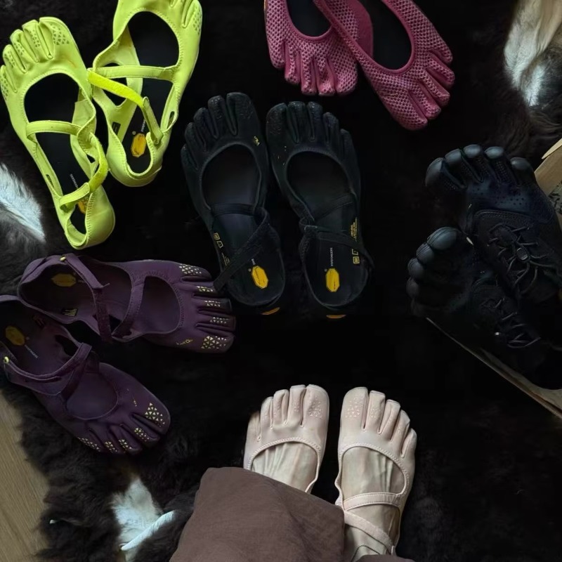 Tersedia: Sepatu Lima Jari unt - Pilates Yoga Gifts ulasan dan harga